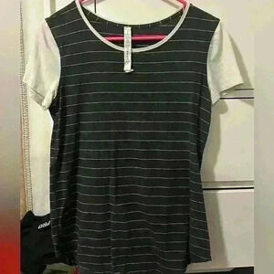 Lululemon relax tee shirt